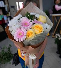 Букет цветов из:  Герберы, Розы и Хризантемы в Головино