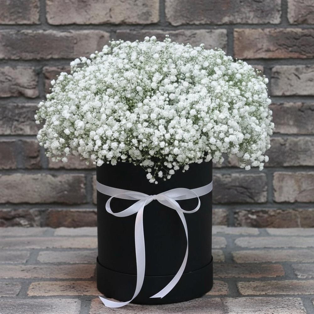 Цветочная композиция из Гипсофила в шляпной коробке в Головино