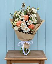 Букет цветов из:  Альстромерии, Лизиантусы, Розы и Хризантемы в Головино