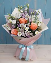 Букет цветов из:  Лизиантусы, Розы, Альстромерии и Гипсофила в Головино