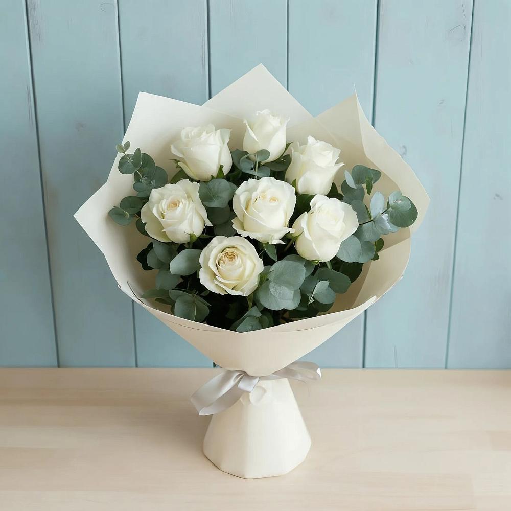 Букет Белые розы в Эвкалипте в Головино