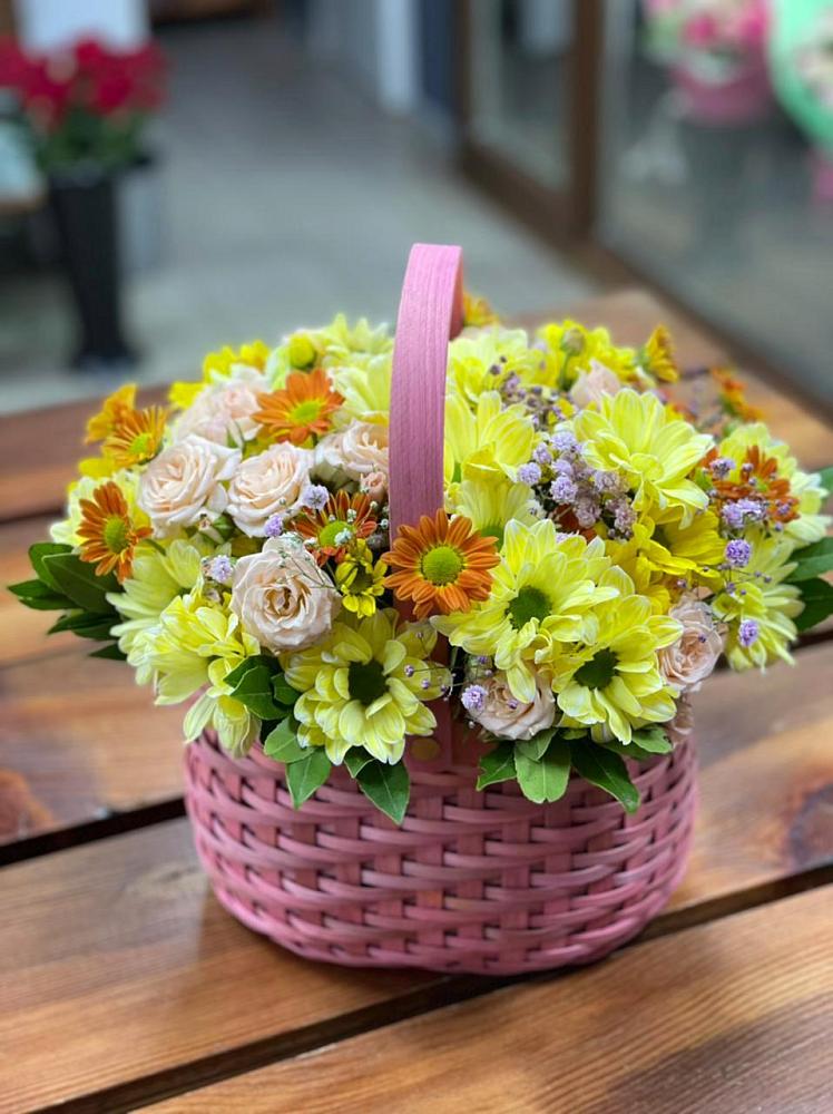 Цветочная композиция из Хризантемы и Розы в корзине в Головино