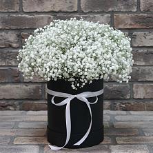 Цветочная композиция из Гипсофила в шляпной коробке в Головино