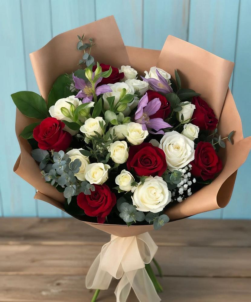 Букет цветов из: Розы и Альстромерии в Головино