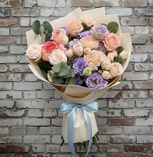 Букет цветов из:  Розы, Лизиантусы и Гвоздики в Головино