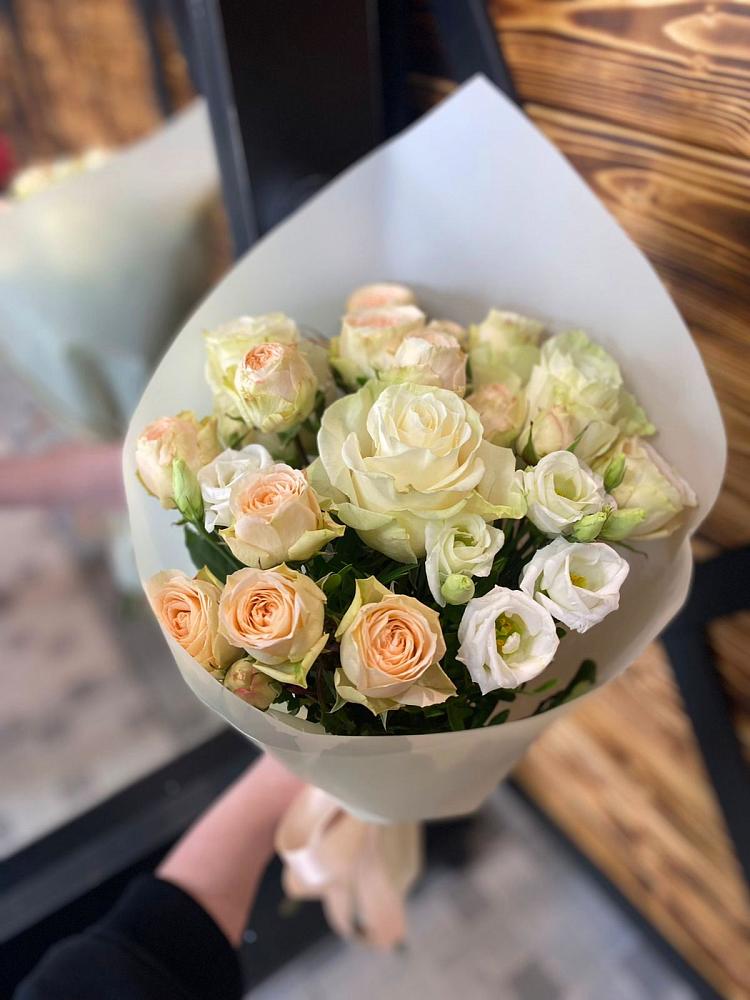 Букет цветов из: Розы и Лизиантусы в Головино